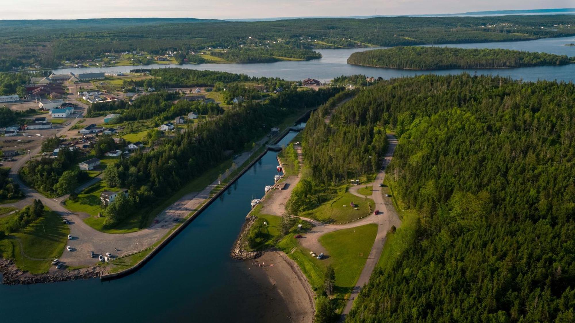 St. Peter's Bras D'Or Lakes Inn מראה חיצוני תמונה